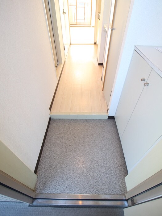 物件内観写真12　(玄関)