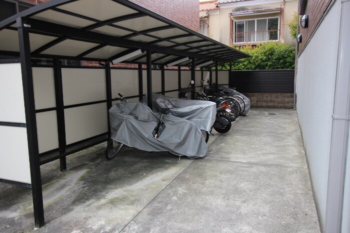 物件外観写真3　(駐輪場)