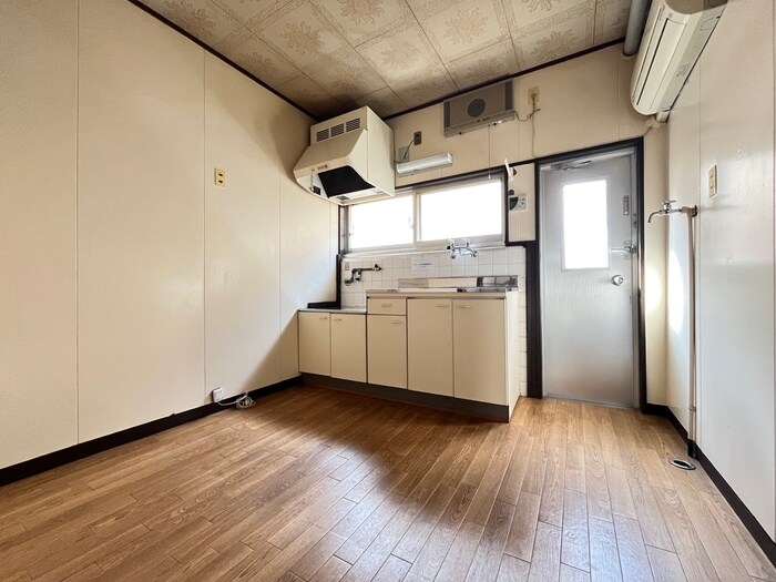 物件内観写真8　(洗濯機置場)