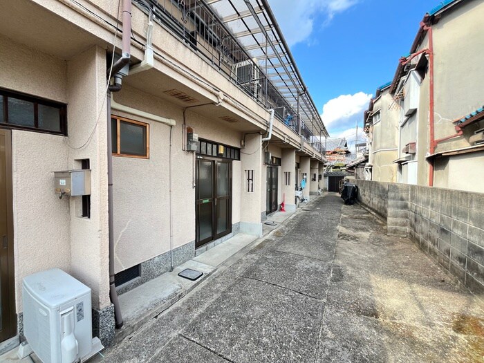 物件外観写真3　(エントランス部分)