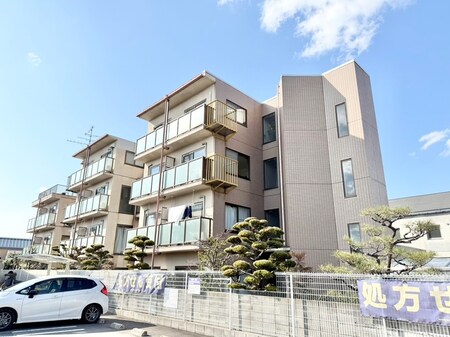 ヴァルワール伊勢田外観写真