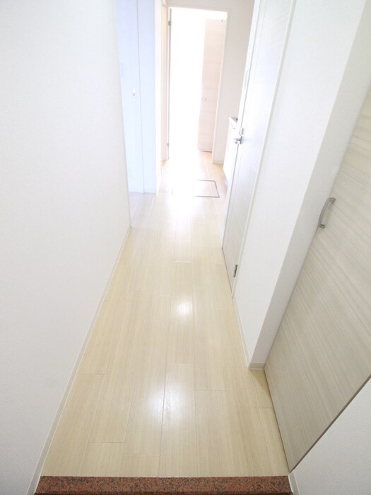 物件内観写真7　(玄関)