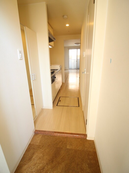 物件内観写真7　(玄関)