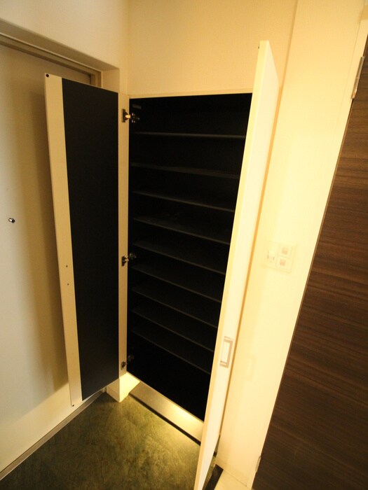 物件内観写真8　(靴箱)