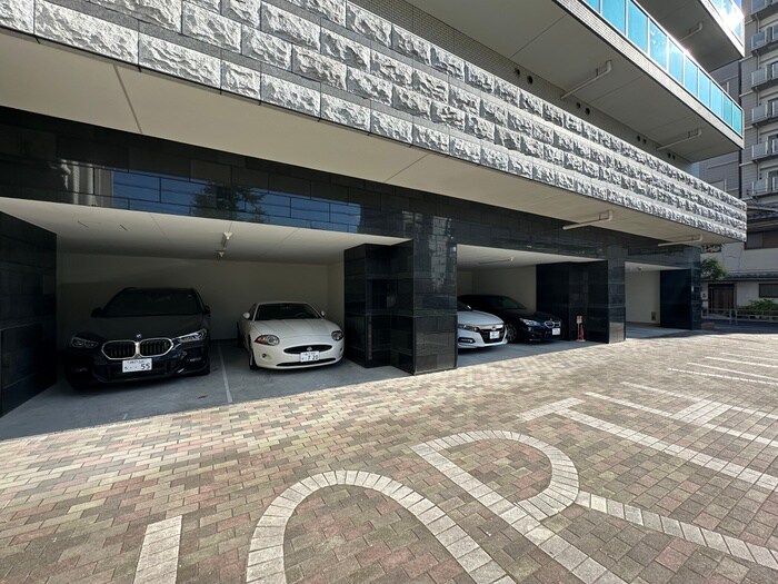 物件外観写真4　(駐車場)