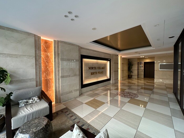 物件外観写真6　(エントランス部分)