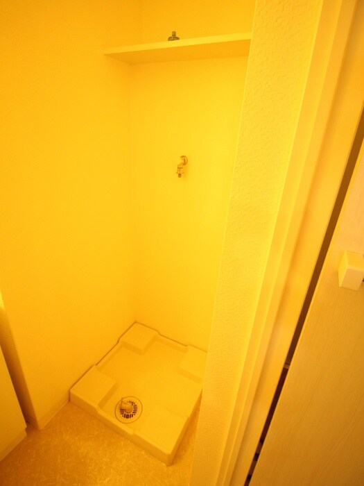 物件内観写真12　(洗濯機置場)