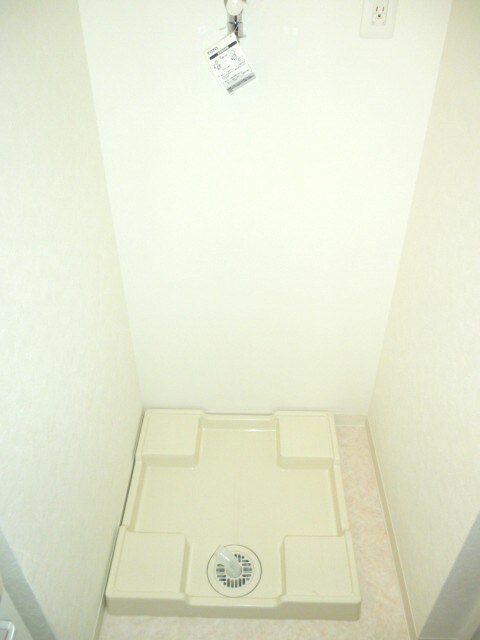 物件内観写真14　(洗濯機置場)