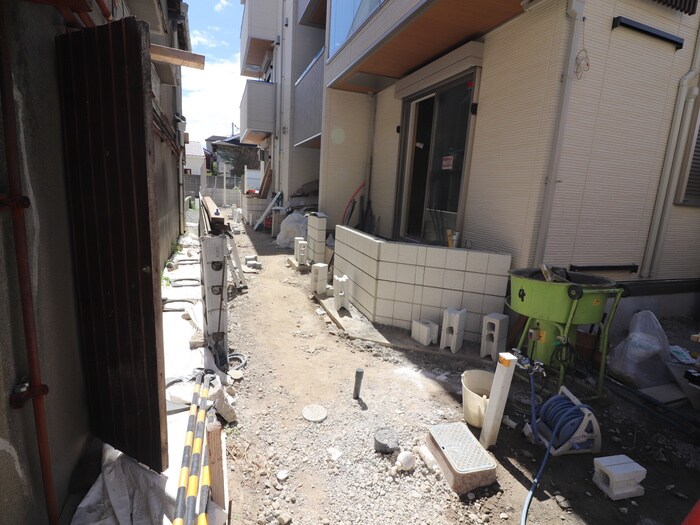 物件外観写真6　(エントランス部分)