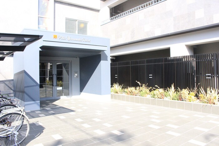 物件外観写真2　(エントランス部分)