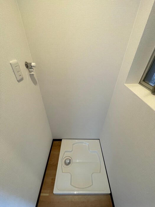 物件内観写真16　(洗濯機置場)