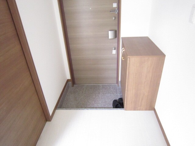 物件内観写真8　(玄関)