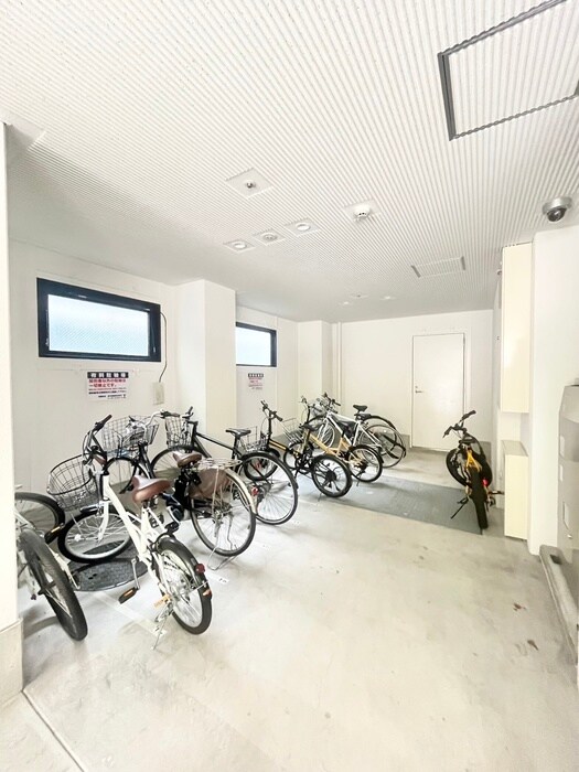 物件外観写真3　(駐輪場)