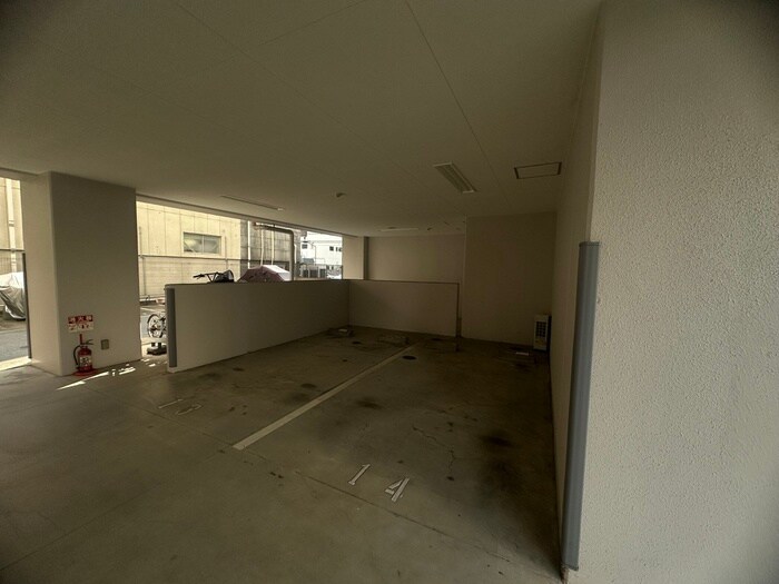 物件外観写真2　(駐車場)