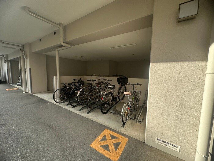 物件外観写真4　(駐輪場)