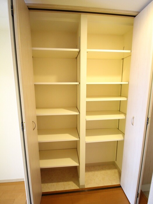 物件内観写真13　(収納)