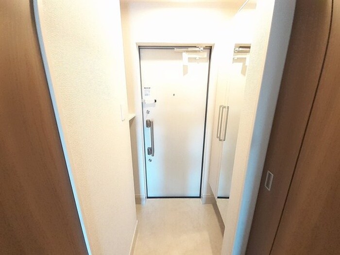 物件内観写真11　(玄関)