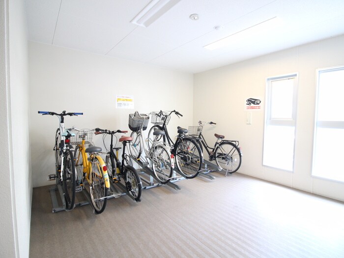 物件外観写真6　(駐輪場)