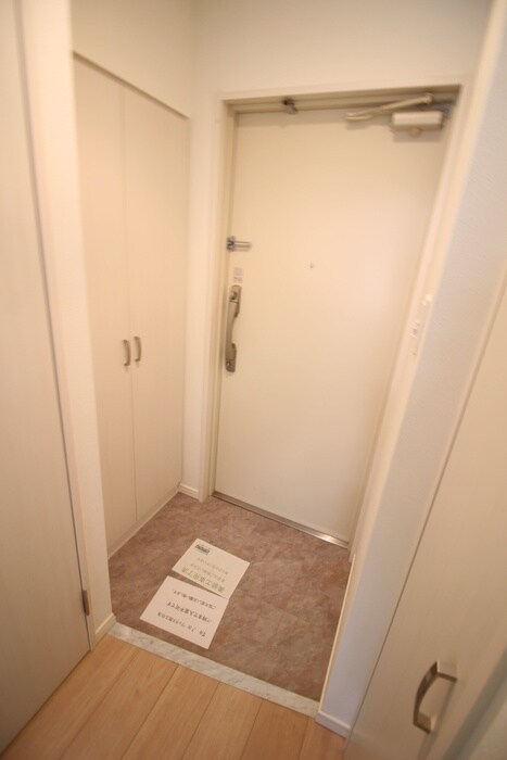 物件内観写真12　(玄関)