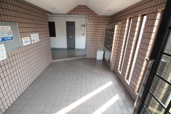 物件外観写真5　(エントランス部分)