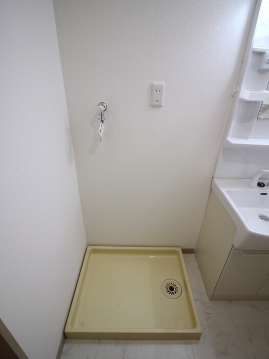 物件内観写真15　(洗濯機置場)