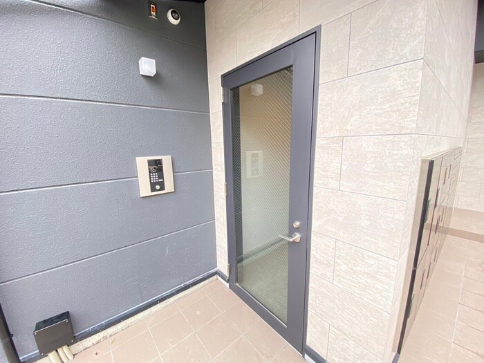物件外観写真2　(エントランス部分)