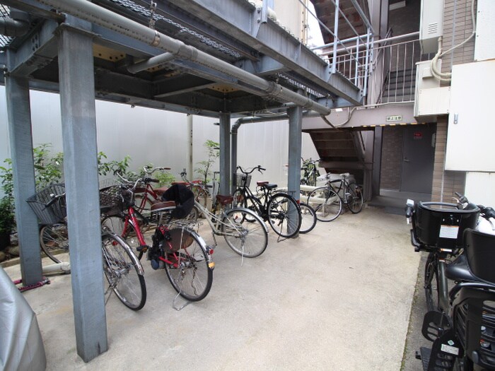 物件外観写真3　(駐輪場)