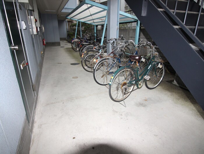 物件外観写真4　(駐輪場)