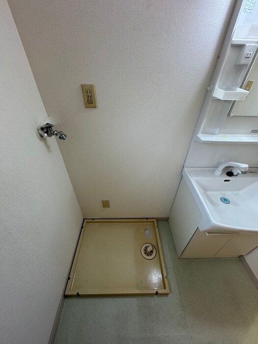 物件内観写真18　(洗濯機置場)