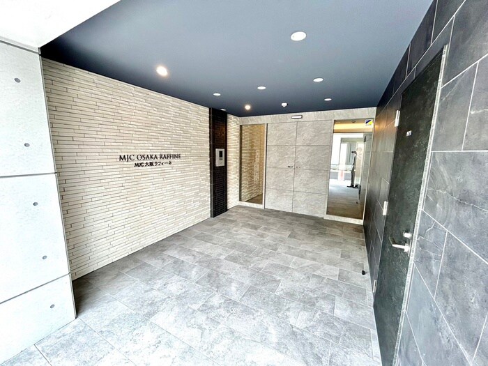 物件外観写真2　(エントランス部分)