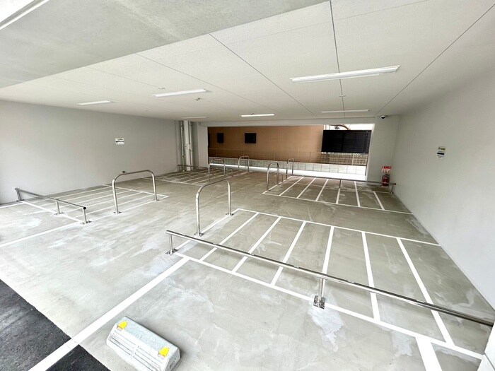 物件外観写真3　(駐輪場)