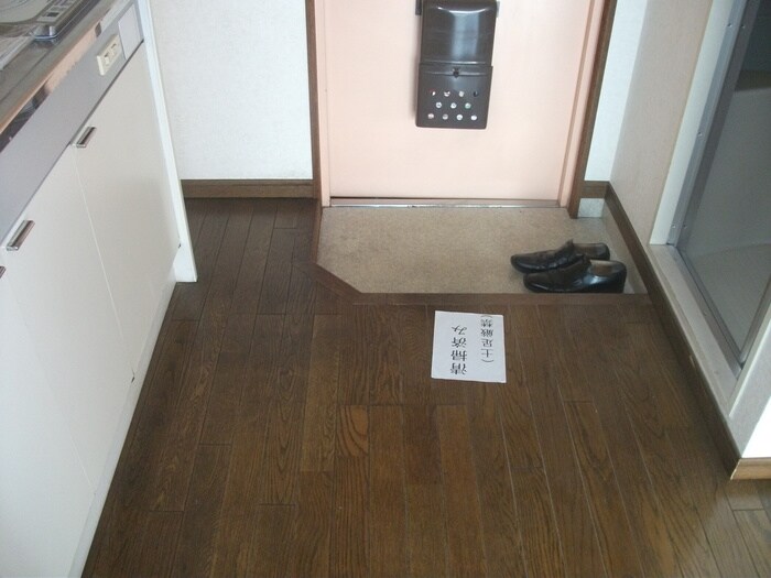 物件内観写真14　(玄関)