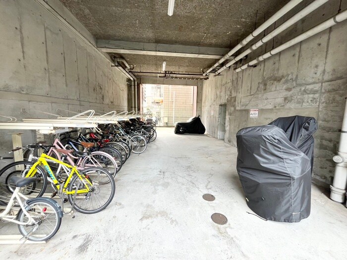 物件外観写真4　(駐輪場)