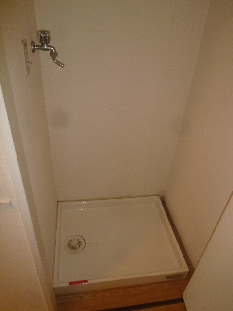 物件内観写真12　(洗濯機置場)