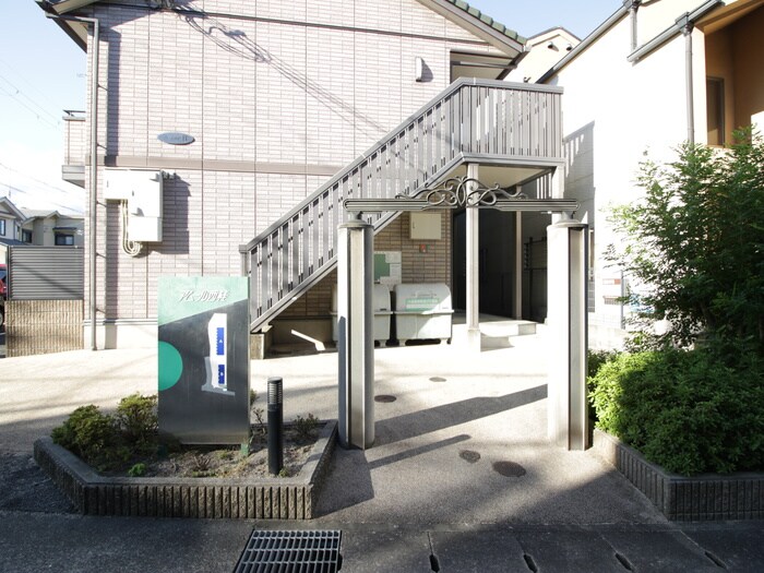 物件外観写真2　(エントランス部分)