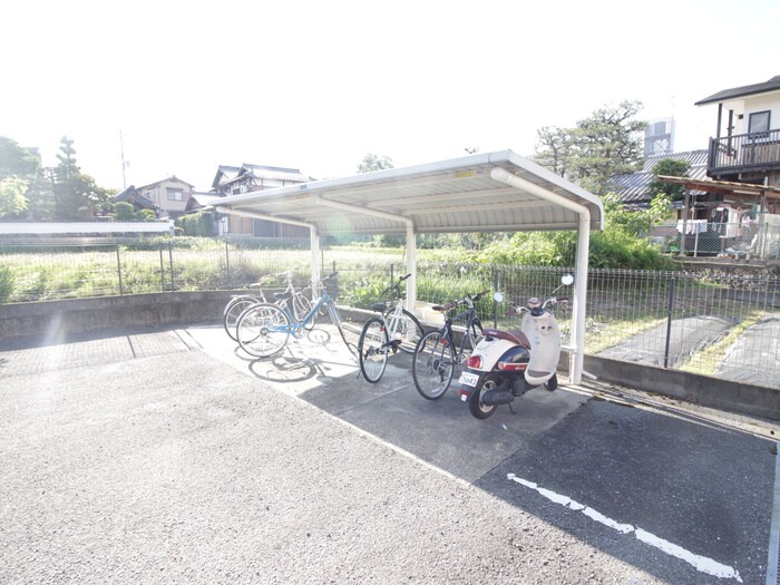 物件外観写真3　(駐輪場)