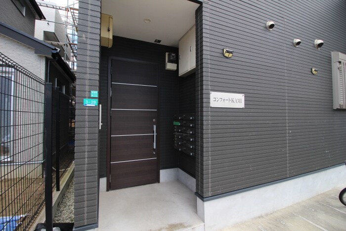 物件外観写真4　(エントランス部分)