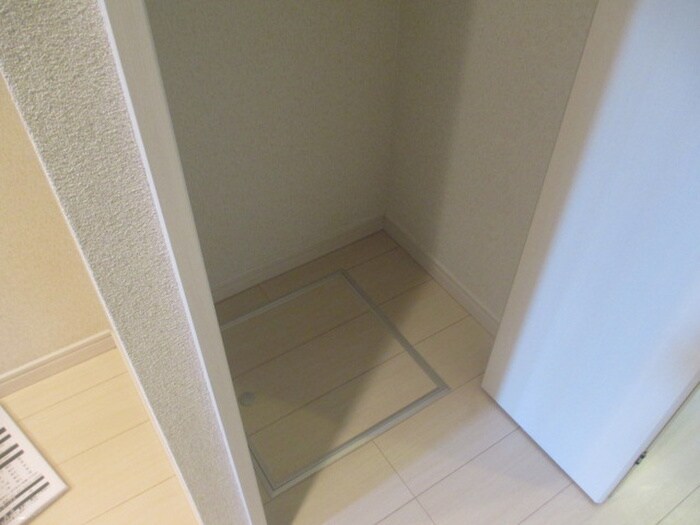 物件内観写真8　(洗濯機置場)
