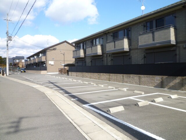 物件外観写真2　(駐車場)