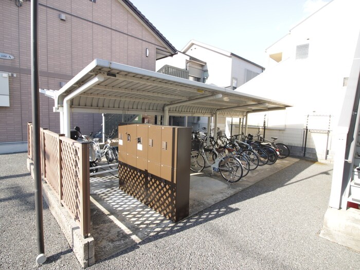 物件外観写真3　(駐輪場)