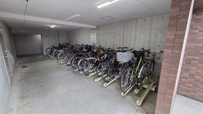 物件外観写真4　(駐輪場)