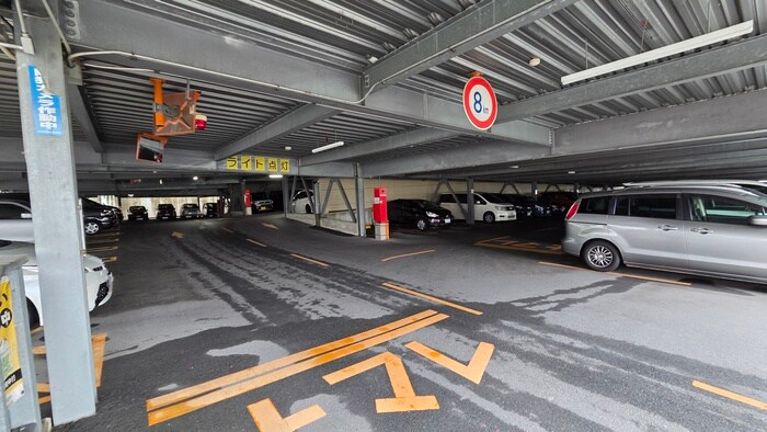 物件外観写真5　(駐車場)