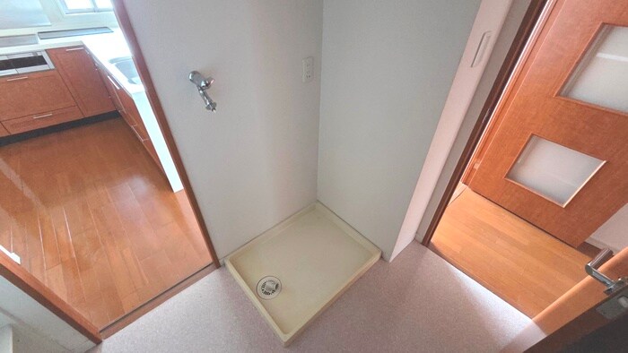 物件内観写真10　(洗濯機置場)