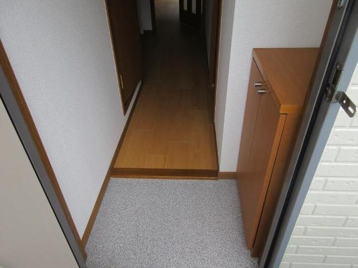 物件内観写真11　(玄関)