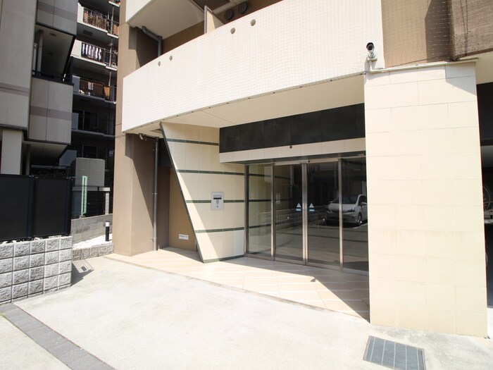 物件外観写真2　(エントランス部分)