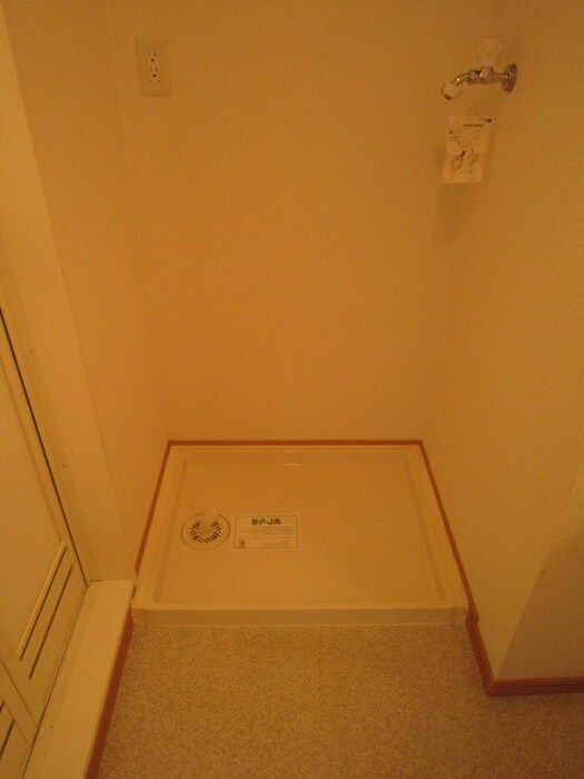 物件内観写真13　(洗濯機置場)