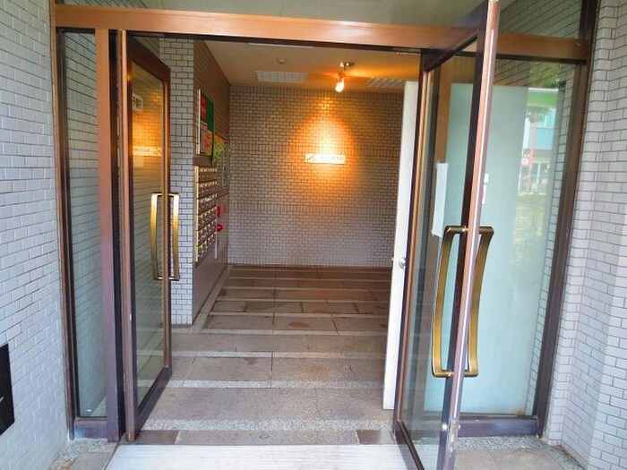 物件外観写真3　(エントランス部分)