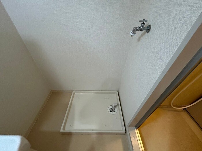 物件内観写真18　(洗濯機置場)