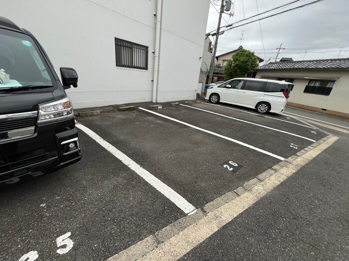 物件外観写真4　(駐車場)