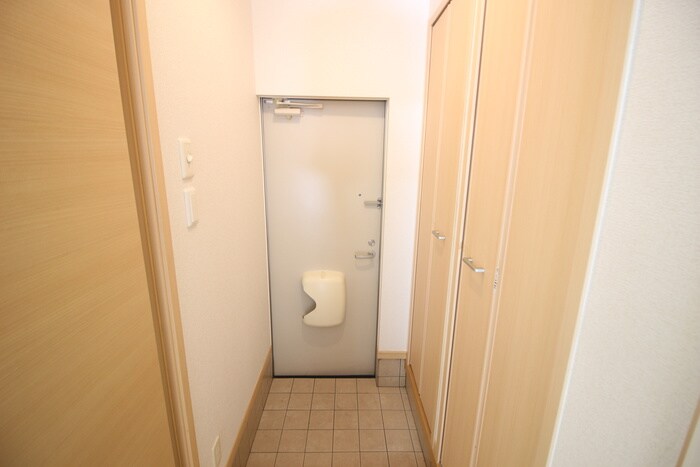 物件内観写真13　(玄関)